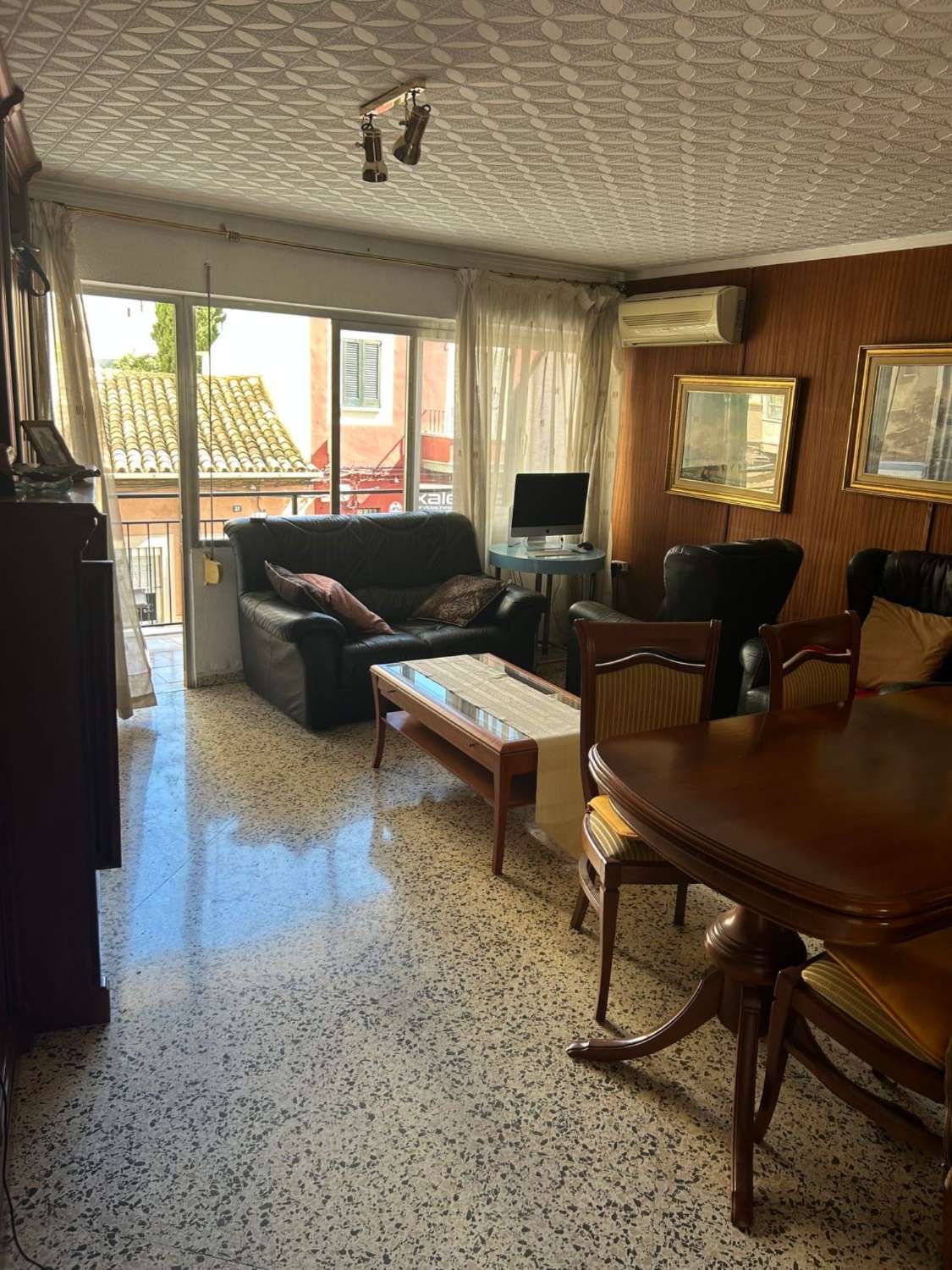 Amplio piso de origen en venta en Pere Garau, con Terraza