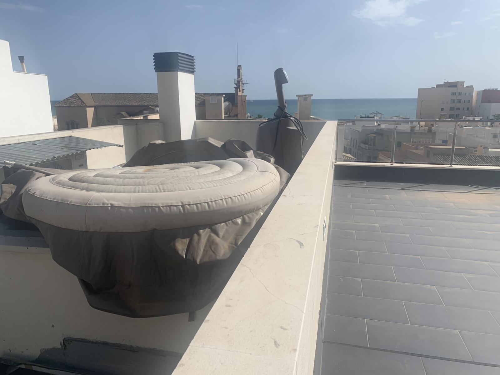 Fantastic Penthouse for rent with 2 terraces overlooking the sea