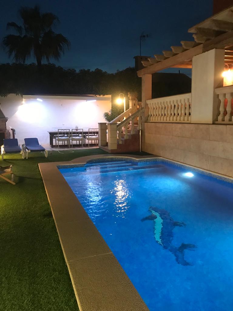 Meravigliosa bifamiliare con piscina a Bahia Grande