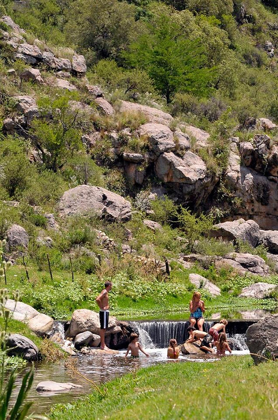 COMPLEJO TURISTICO PEÑON DEL INDIO ENAMORADO, CORDOBA, ARGENTINA.