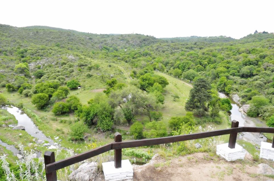 PEÑON DEL INDIO IN LOVE TOURIST COMPLEX, CORDOBA, ARGENTINIEN.