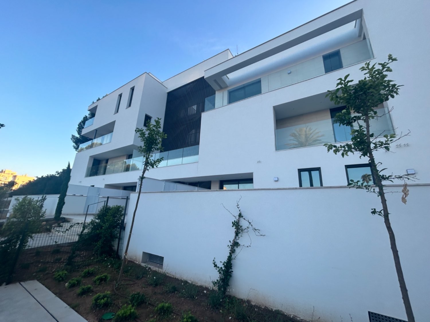Se vende ATICO a estrenar en zona Palma Racket con piscina comunitaria.