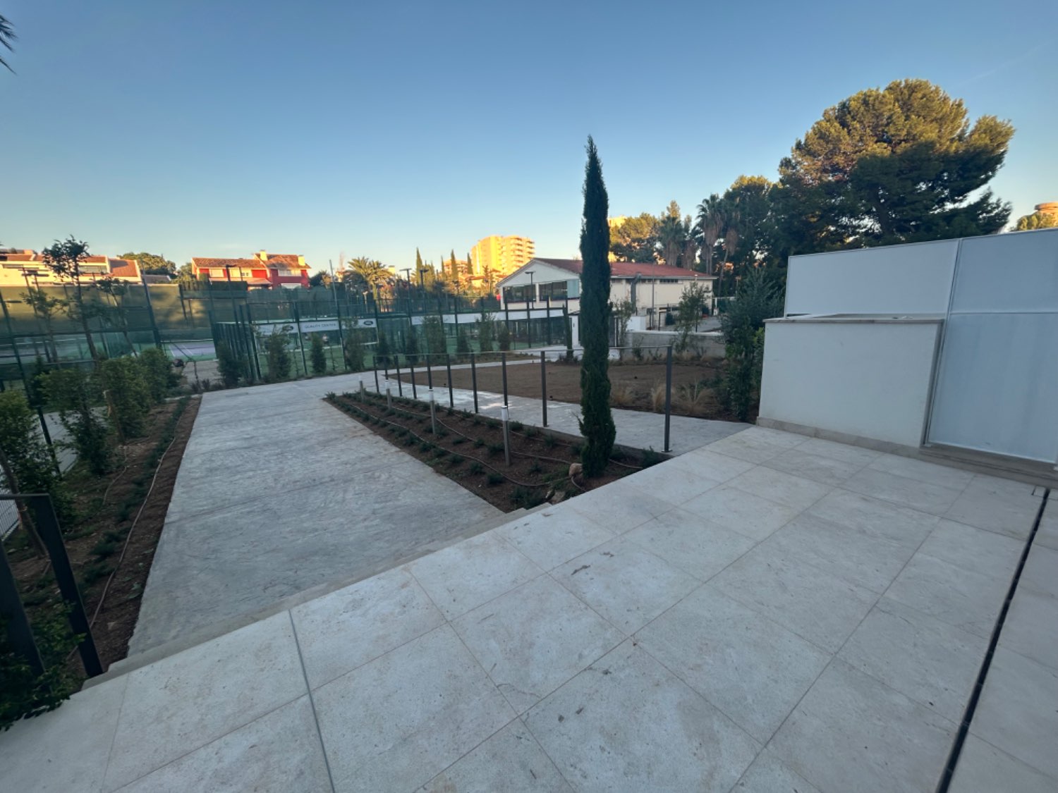Se vende ATICO a estrenar en zona Palma Racket con piscina comunitaria.