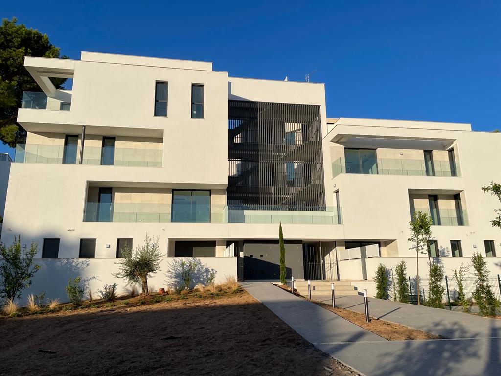 Se vende ATICO a estrenar en zona Palma Racket con piscina comunitaria.
