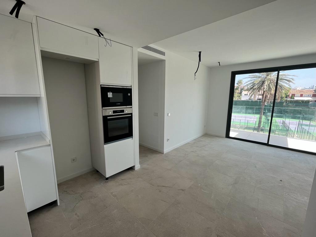 Se vende ATICO a estrenar en zona Palma Racket con piscina comunitaria.