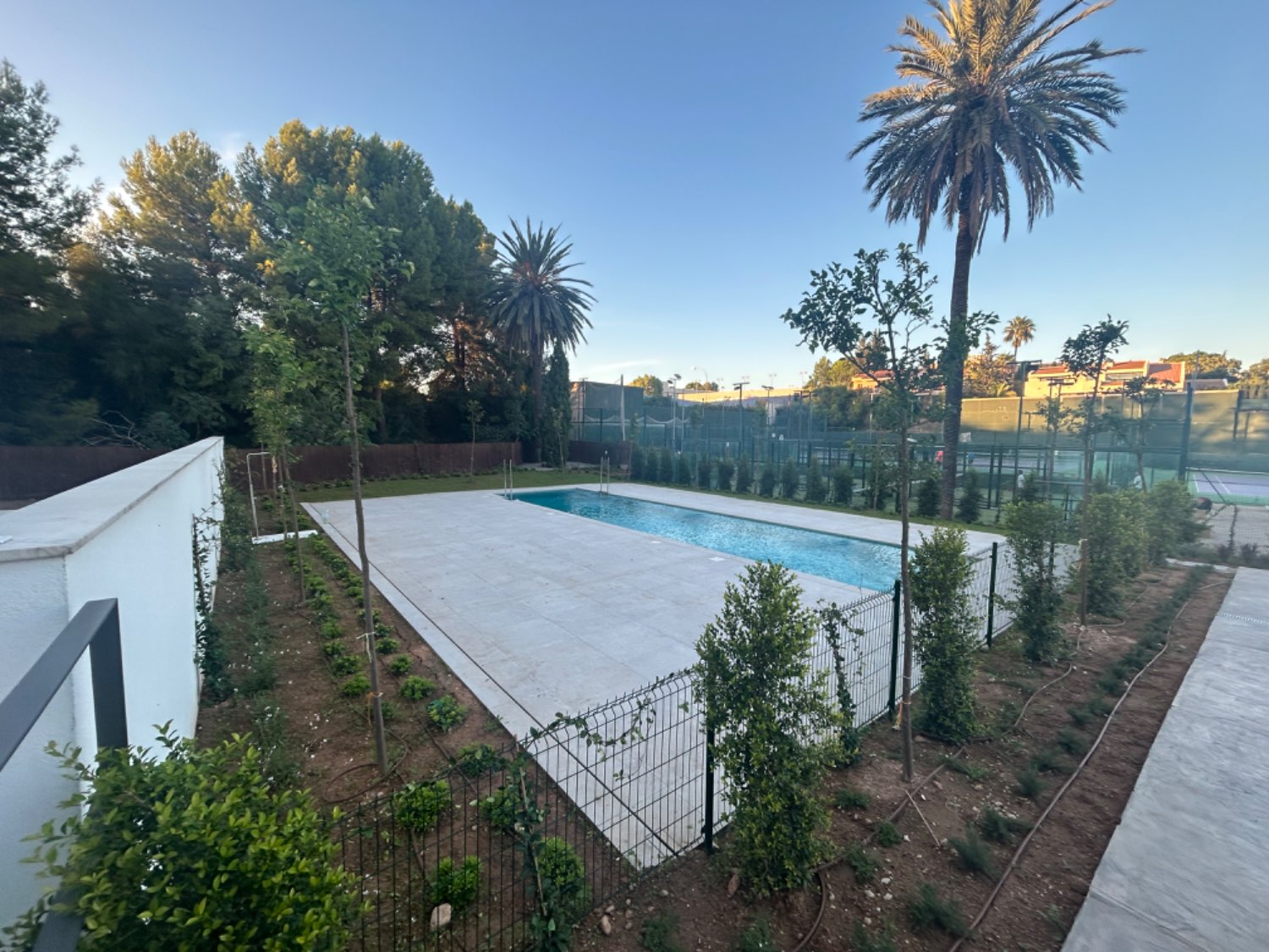 Se vende ATICO a estrenar en zona Palma Racket con piscina comunitaria.