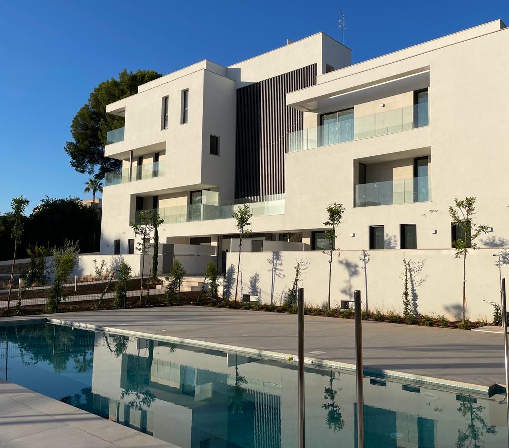 Se vende ATICO a estrenar en zona Palma Racket con piscina comunitaria.