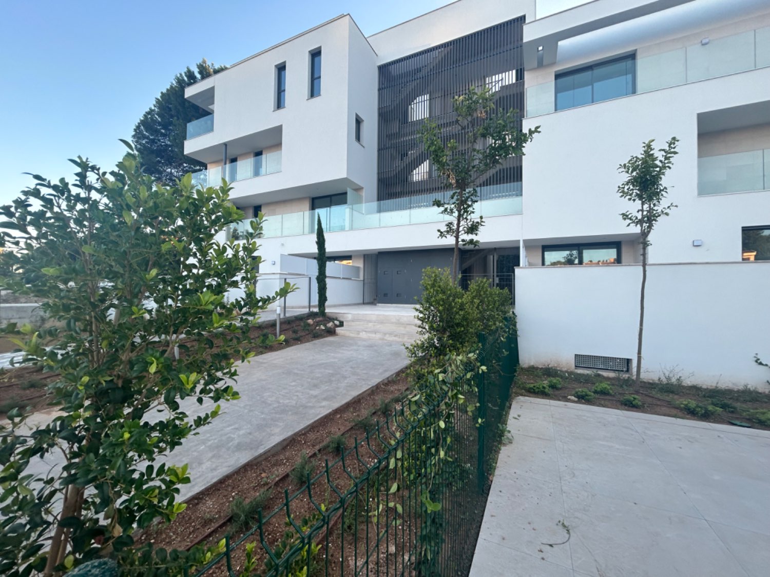 Se vende ATICO a estrenar en zona Palma Racket con piscina comunitaria.