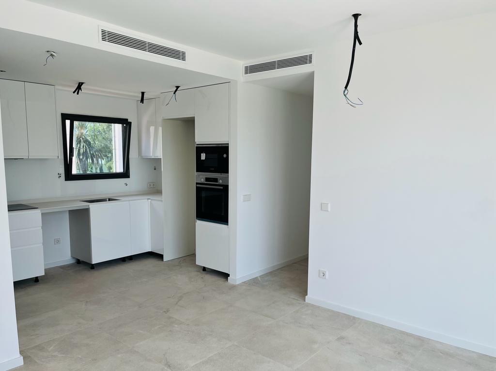Se vende ATICO a estrenar en zona Palma Racket con piscina comunitaria.
