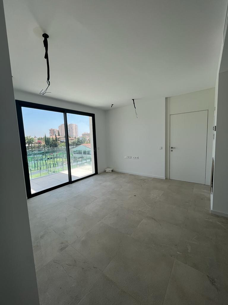 Se vende ATICO a estrenar en zona Palma Racket con piscina comunitaria.