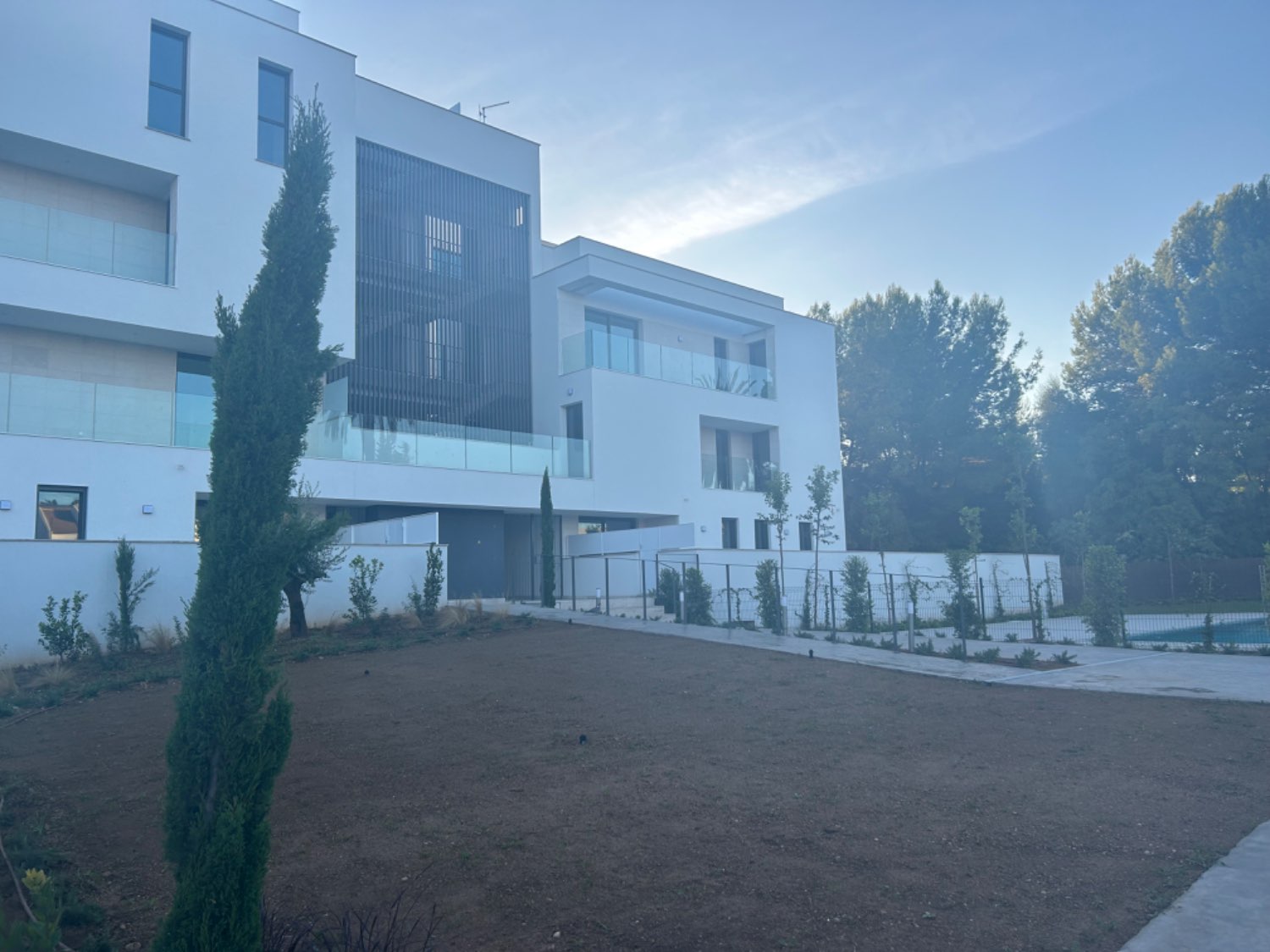 Se vende ATICO a estrenar en zona Palma Racket con piscina comunitaria.