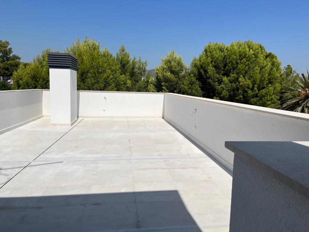 Se vende ATICO a estrenar en zona Palma Racket con piscina comunitaria.