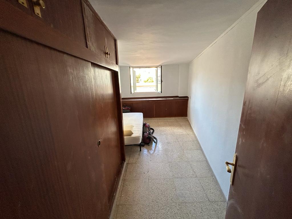 Spacious original apartment for sale in Pere Garau, with terrace