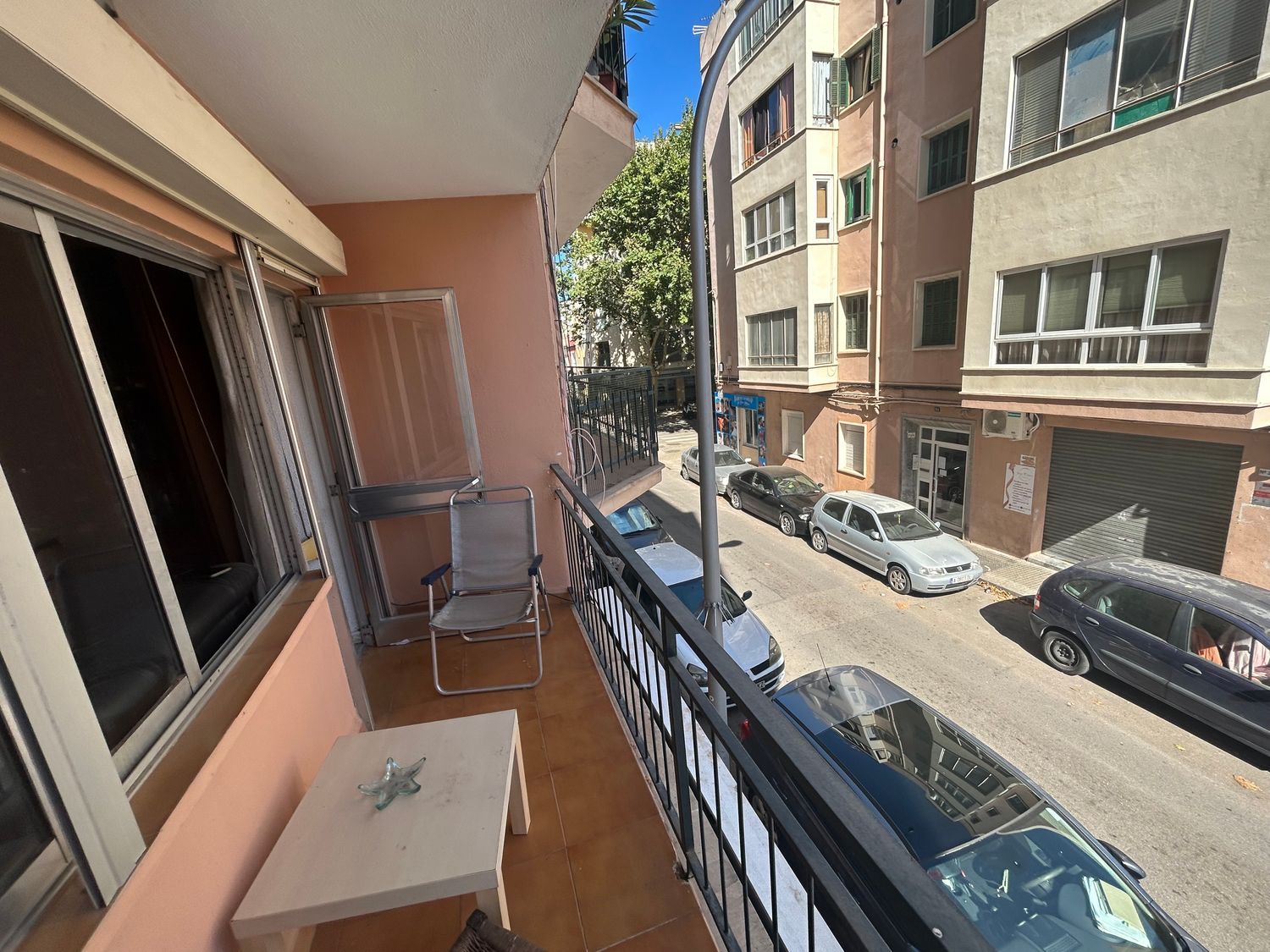 Amplio piso de origen en venta en Pere Garau, con Terraza