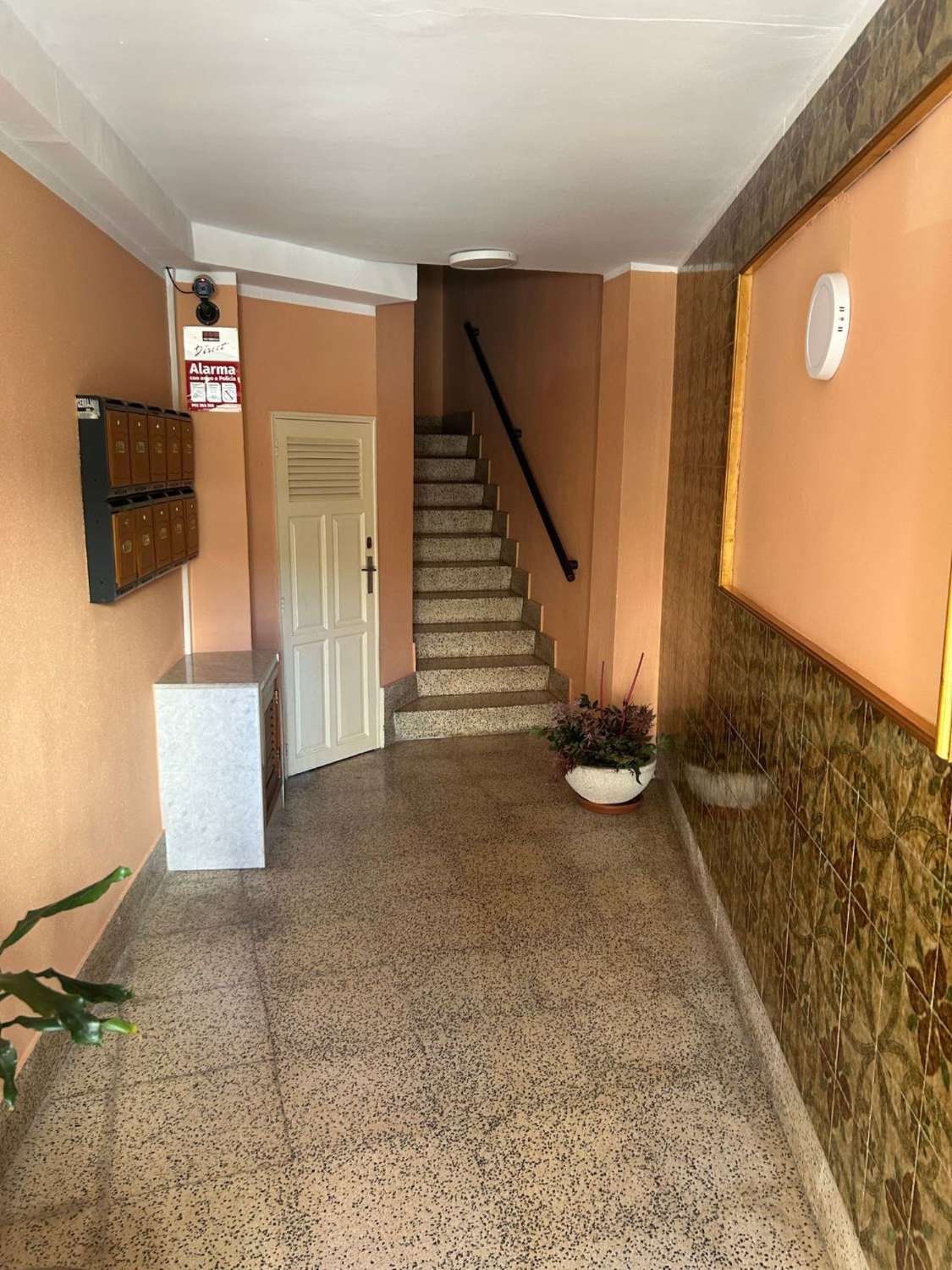 Amplio piso de origen en venta en Pere Garau, con Terraza