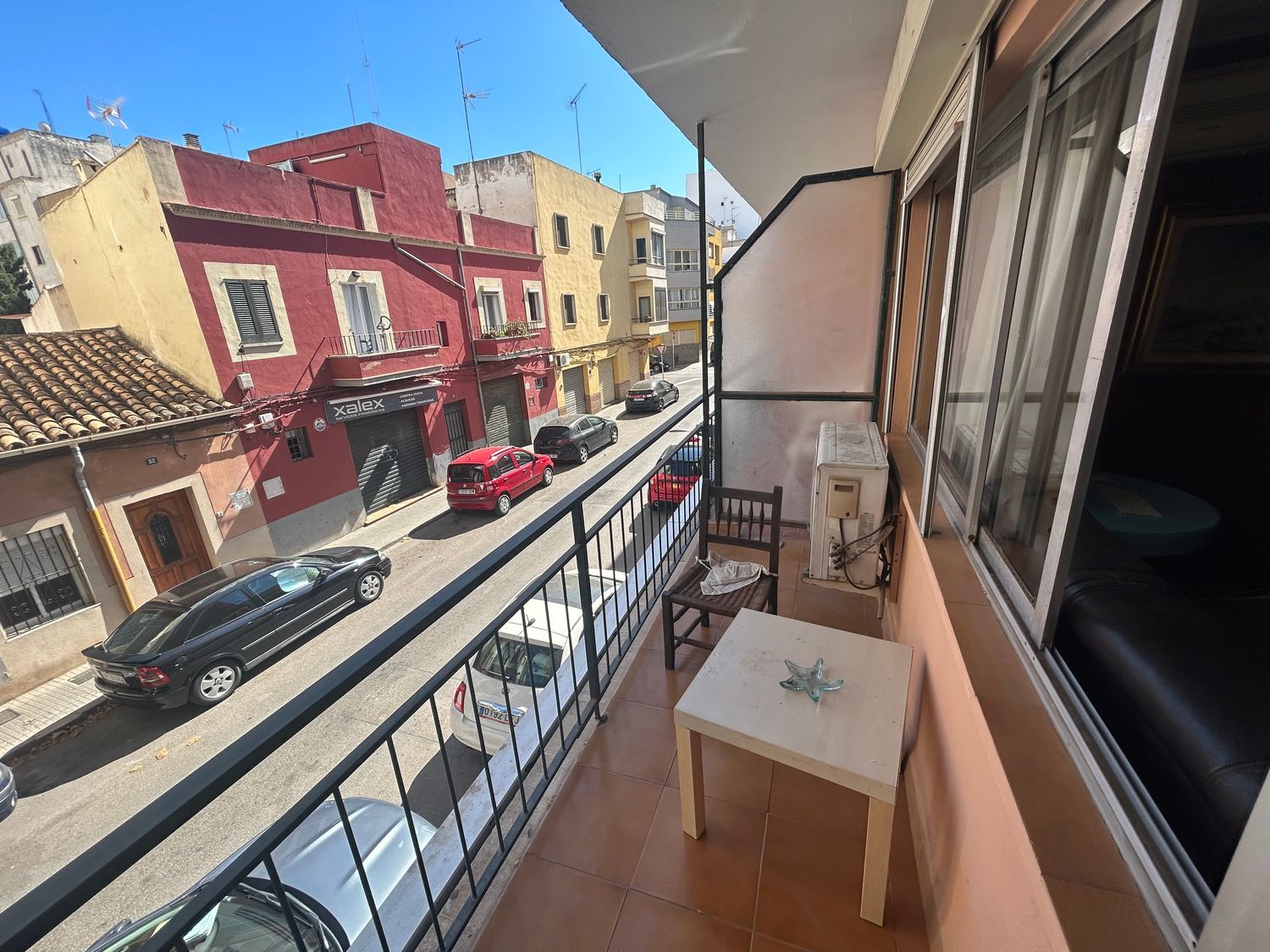 Amplio piso de origen en venta en Pere Garau, con Terraza