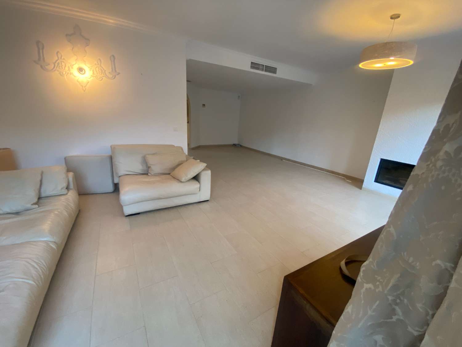 CHALET PAREADO CON PISCINA Y JARDÍN PARTICULAR EN PUIG DE ROS