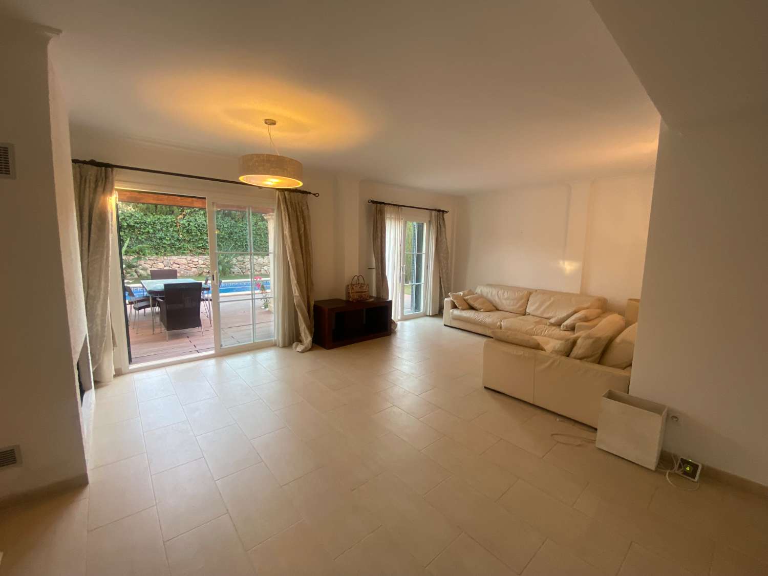 CHALET PAREADO CON PISCINA Y JARDÍN PARTICULAR EN PUIG DE ROS