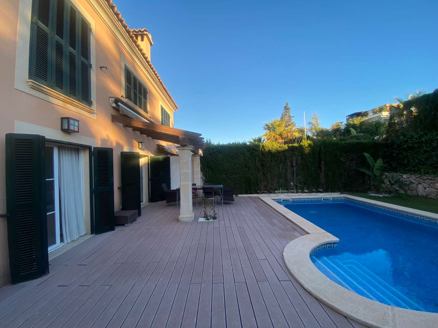 CHALET PAREADO CON PISCINA Y JARDÍN PARTICULAR EN PUIG DE ROS