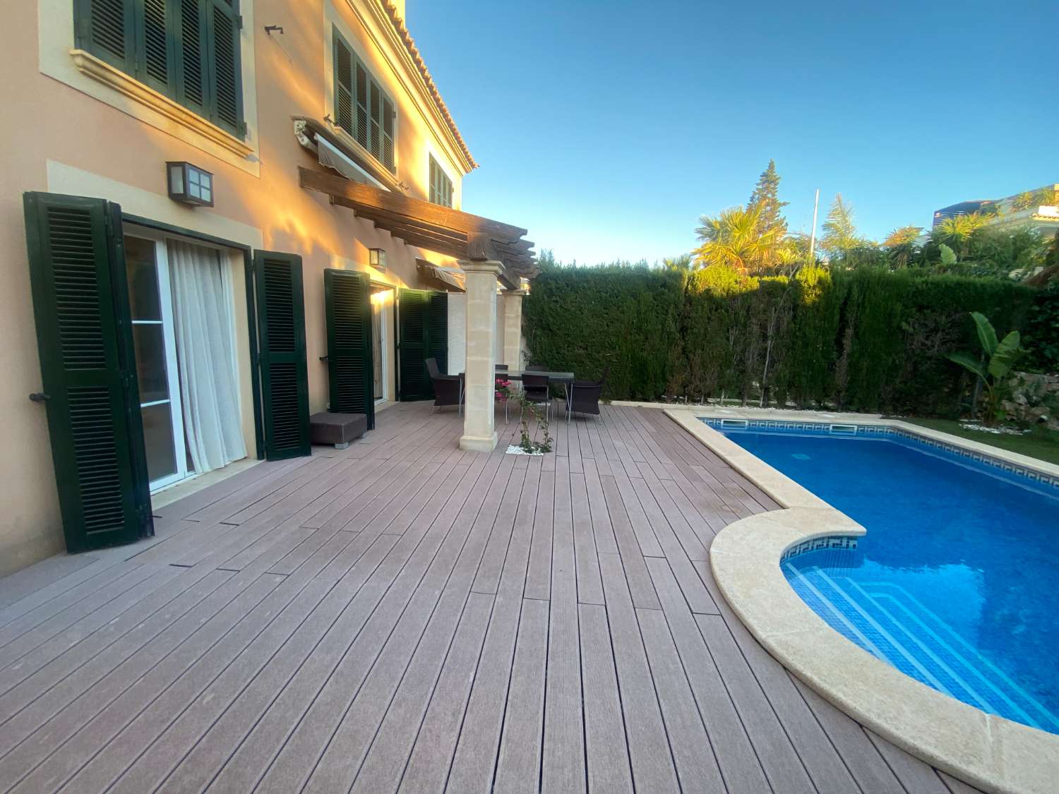 CHALET PAREADO CON PISCINA Y JARDÍN PARTICULAR EN PUIG DE ROS