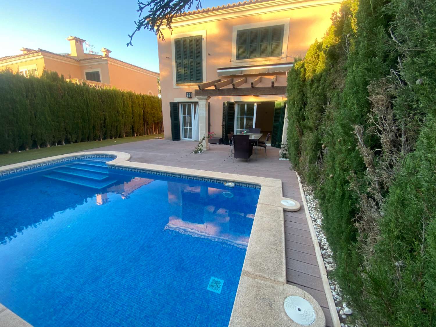 CHALET PAREADO CON PISCINA Y JARDÍN PARTICULAR EN PUIG DE ROS