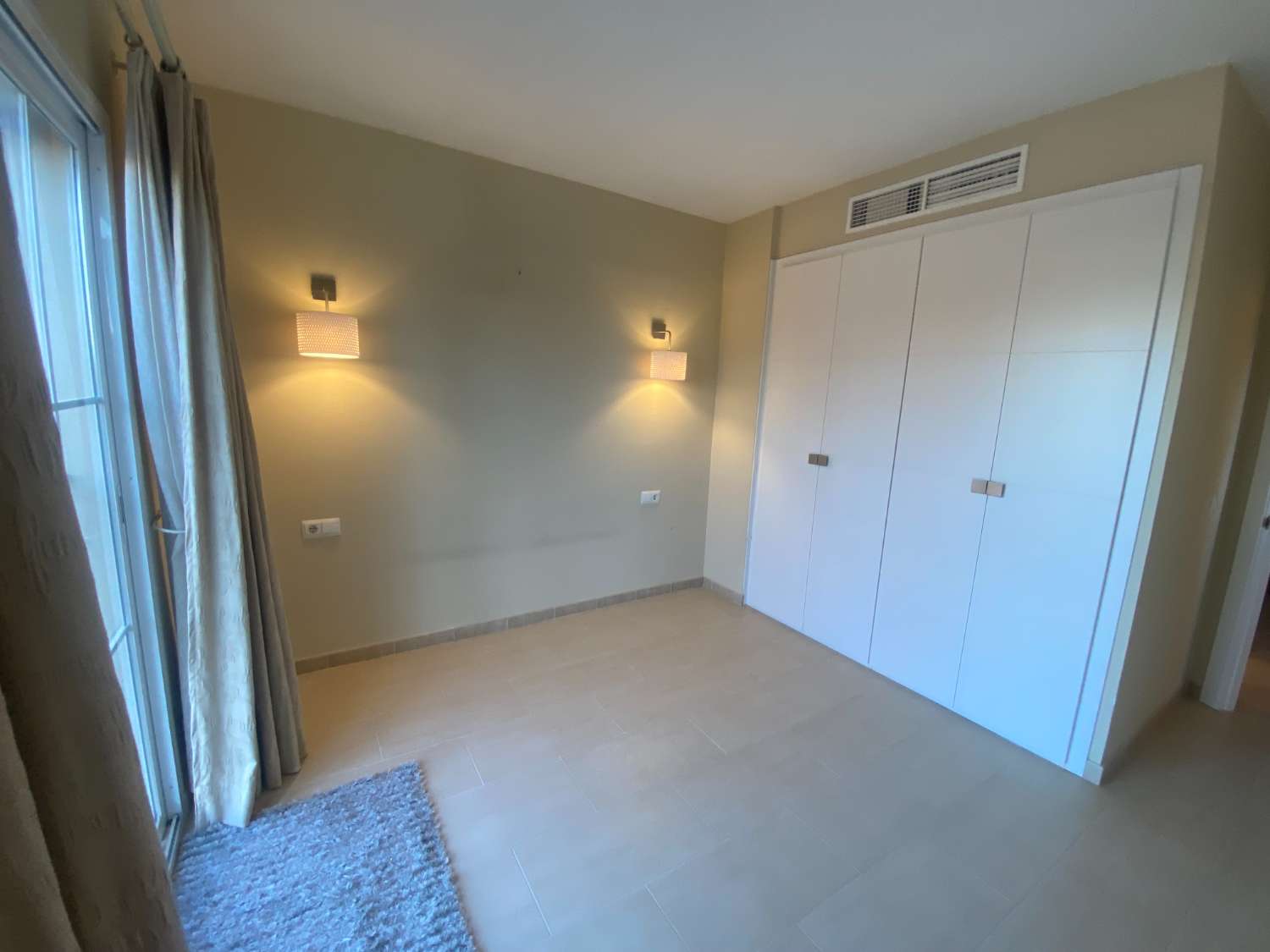 CHALET PAREADO CON PISCINA Y JARDÍN PARTICULAR EN PUIG DE ROS