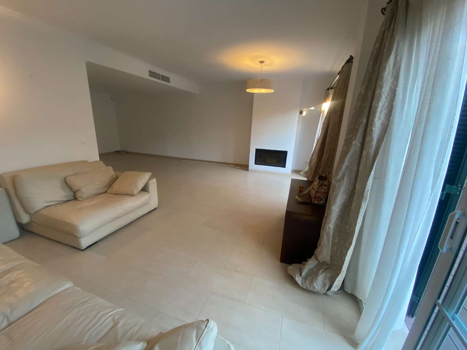 CHALET PAREADO CON PISCINA Y JARDÍN PARTICULAR EN PUIG DE ROS
