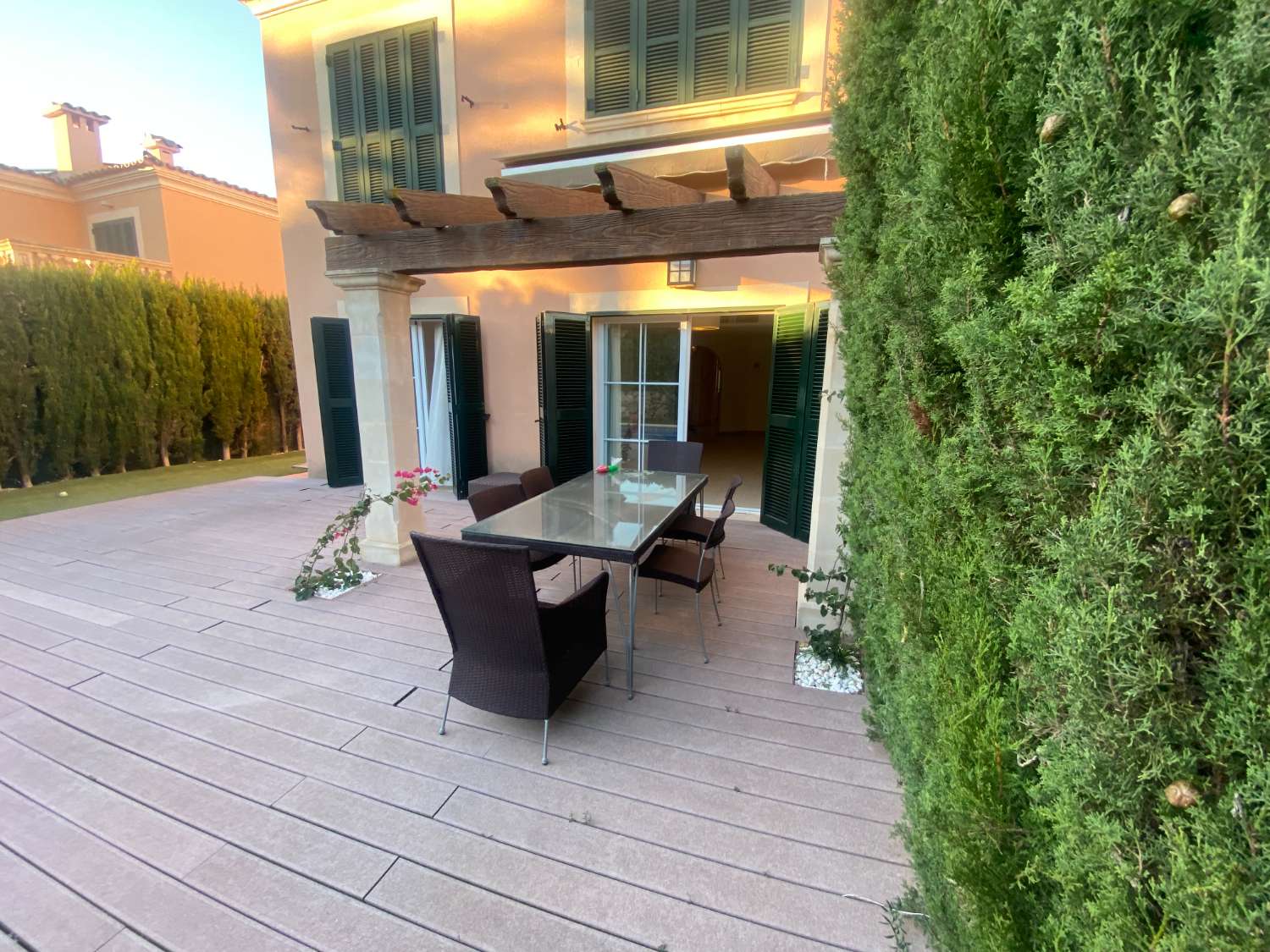 CHALET PAREADO CON PISCINA Y JARDÍN PARTICULAR EN PUIG DE ROS