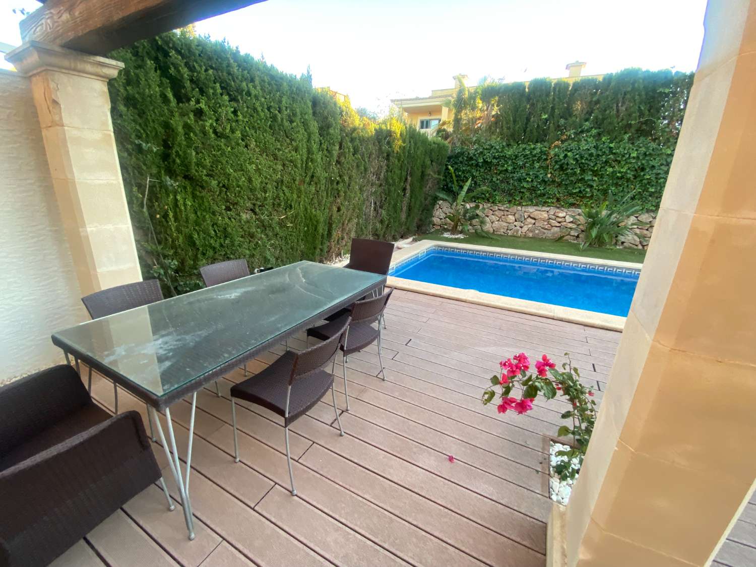 CHALET PAREADO CON PISCINA Y JARDÍN PARTICULAR EN PUIG DE ROS