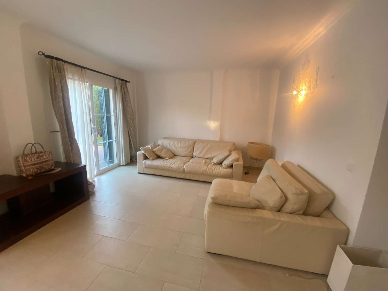 CHALET PAREADO CON PISCINA Y JARDÍN PARTICULAR EN PUIG DE ROS