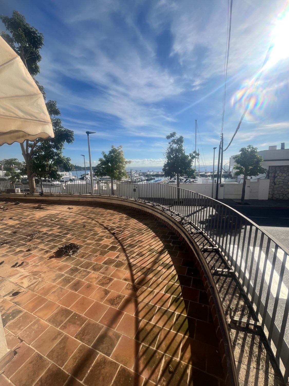 EDIFICIO DE VIVIENDA DE 3 PISOS FRENTE AL MAR  EN CALA NOVA