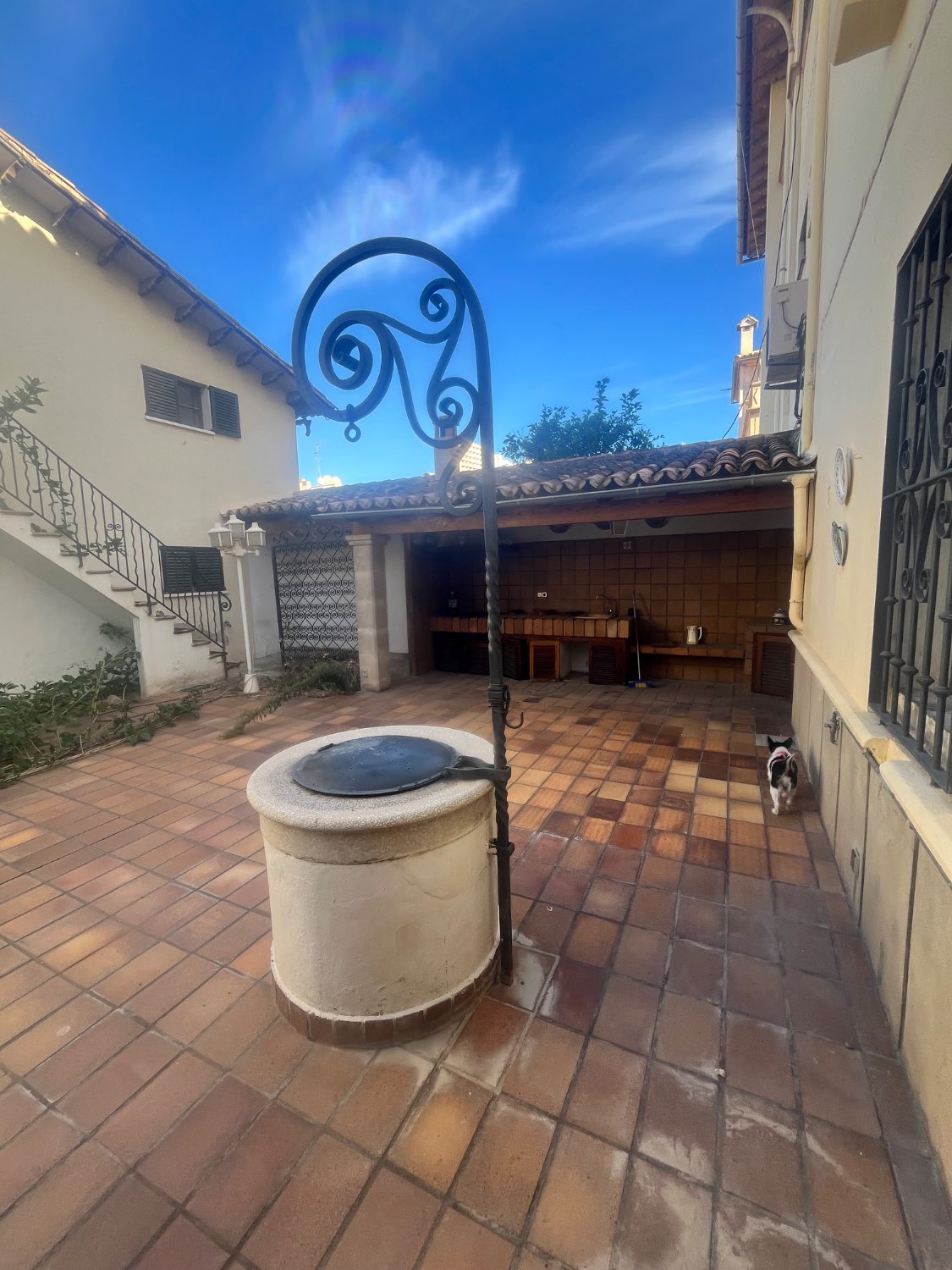 EDIFICIO DE VIVIENDA DE 3 PISOS FRENTE AL MAR  EN CALA NOVA