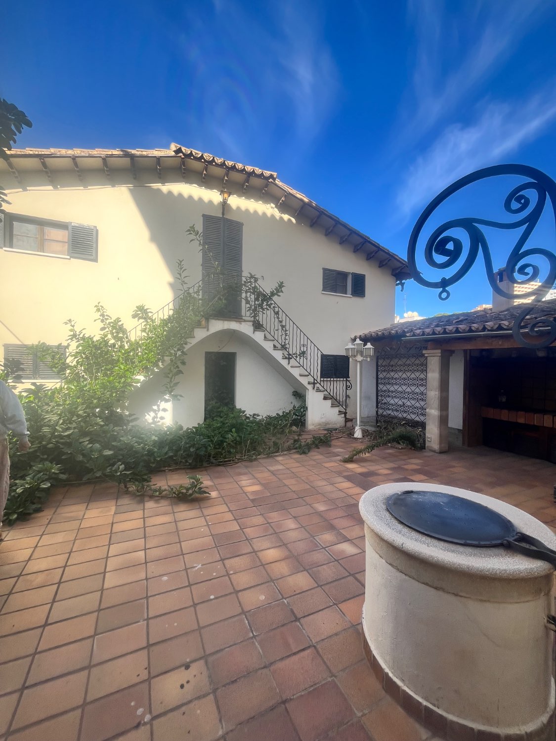 EDIFICIO DE VIVIENDA DE 3 PISOS FRENTE AL MAR  EN CALA NOVA