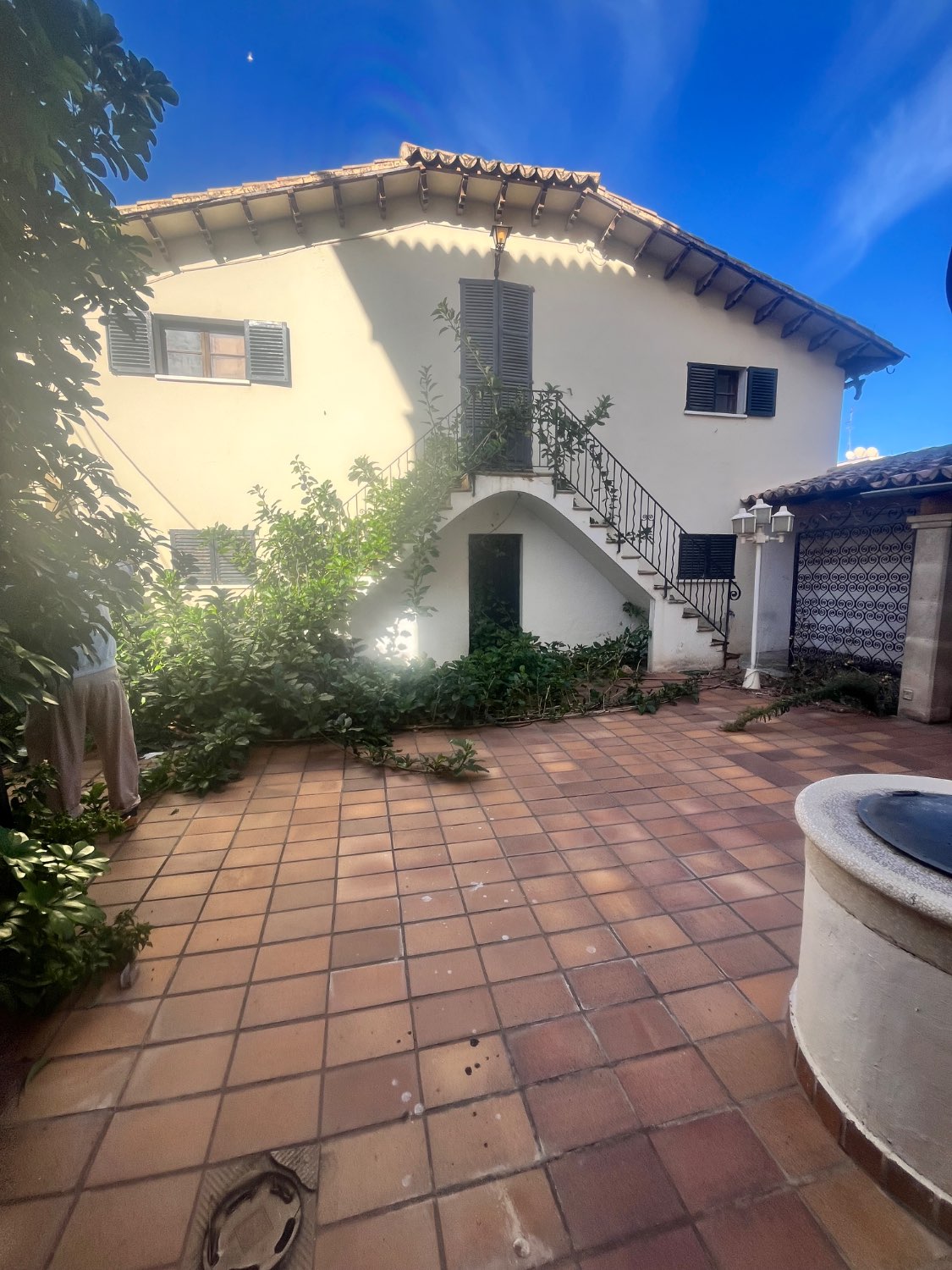EDIFICIO DE VIVIENDA DE 3 PISOS FRENTE AL MAR  EN CALA NOVA