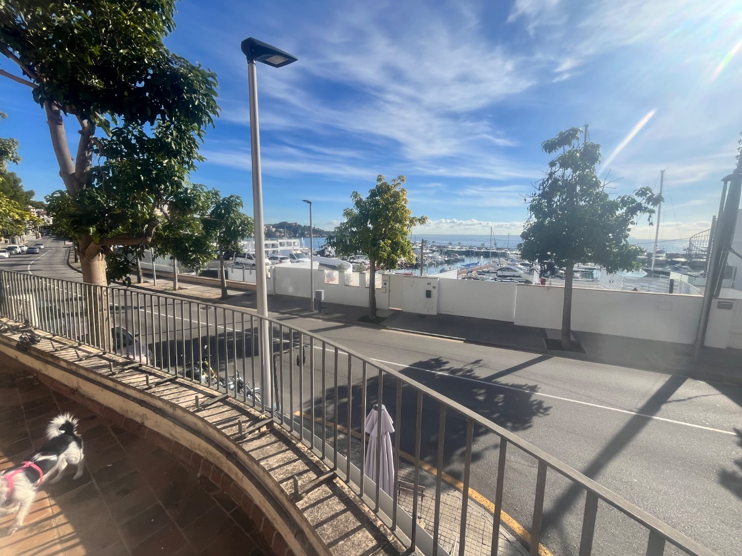 EDIFICIO DE VIVIENDA DE 3 PISOS FRENTE AL MAR  EN CALA NOVA