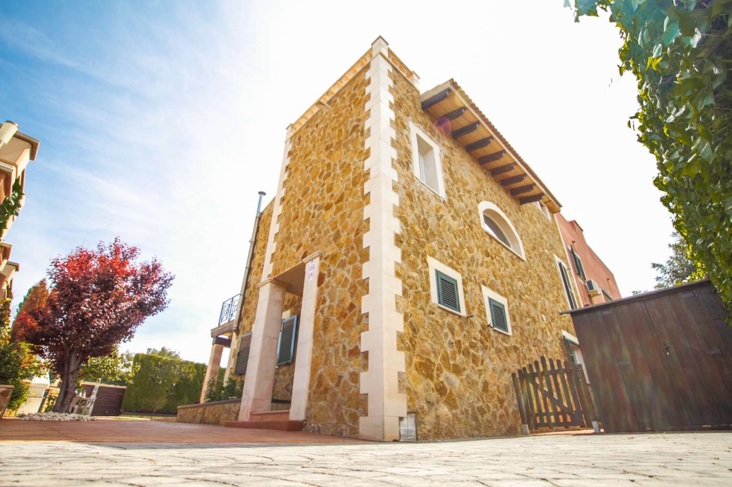 Chalet adosado en venta con piscina en Badia Gran