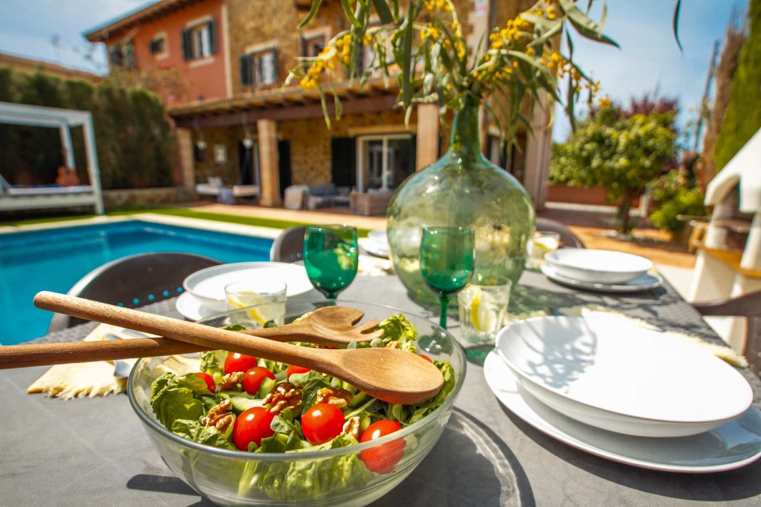 Chalet adosado en venta con piscina en Badia Gran