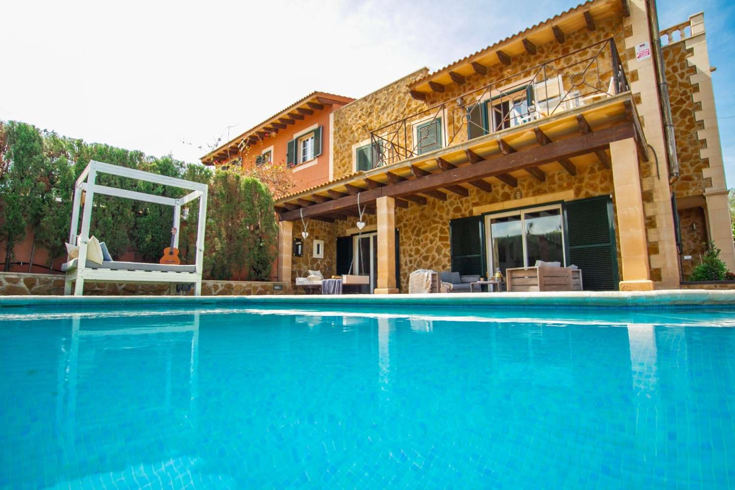 Chalet adosado en venta con piscina en Badia Gran