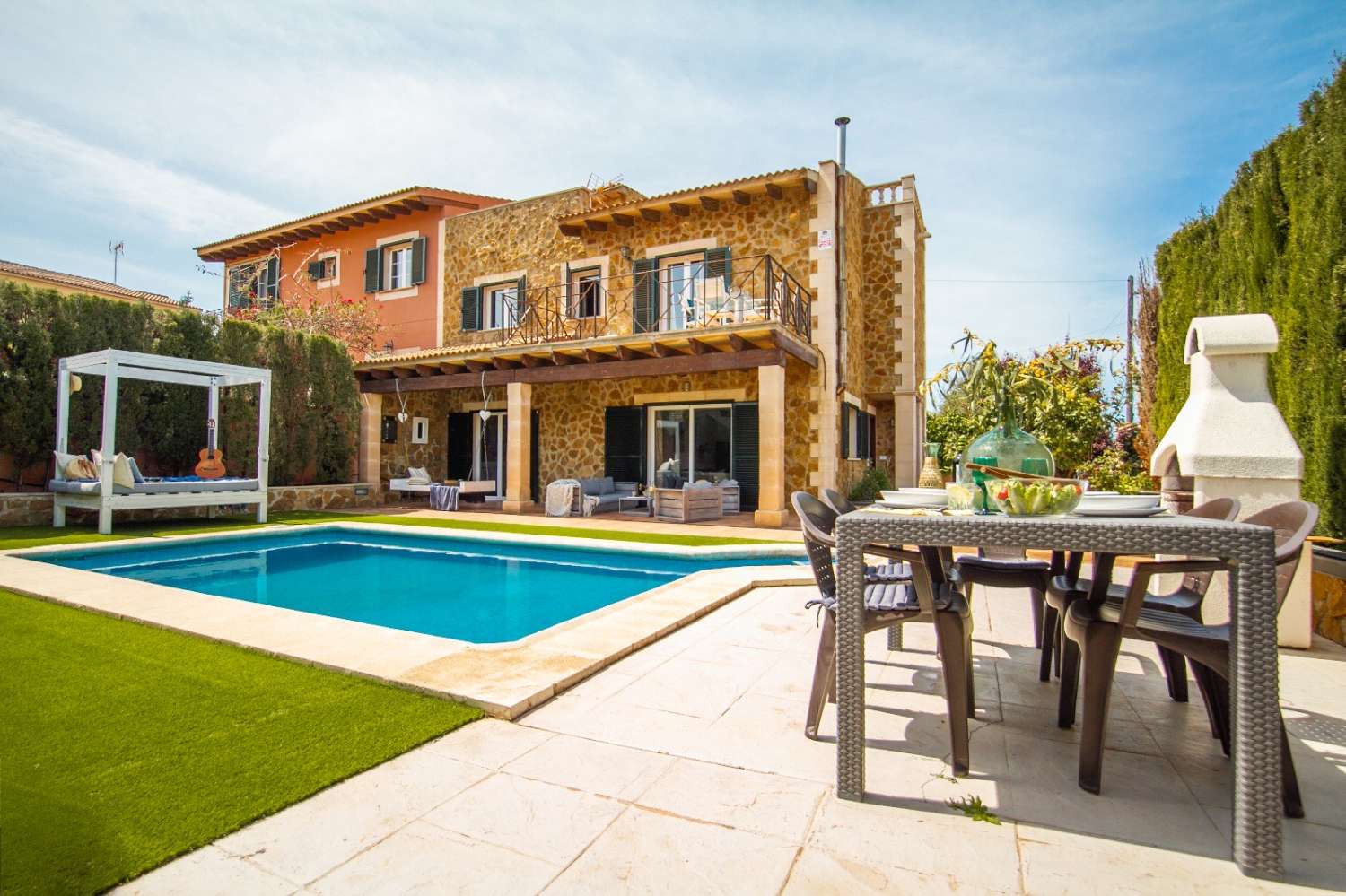 Chalet adosado en venta con piscina en Badia Gran
