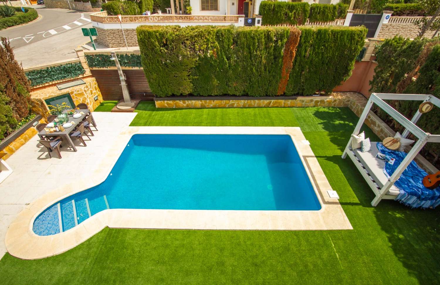 Chalet adosado en venta con piscina en Badia Gran