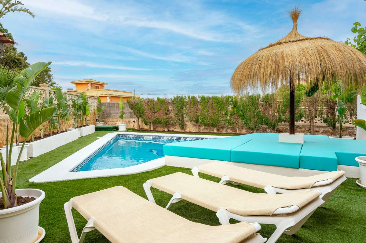 CHALET INDEPENDIENTE EN VENTA CON PISCINA EN SA TORRE