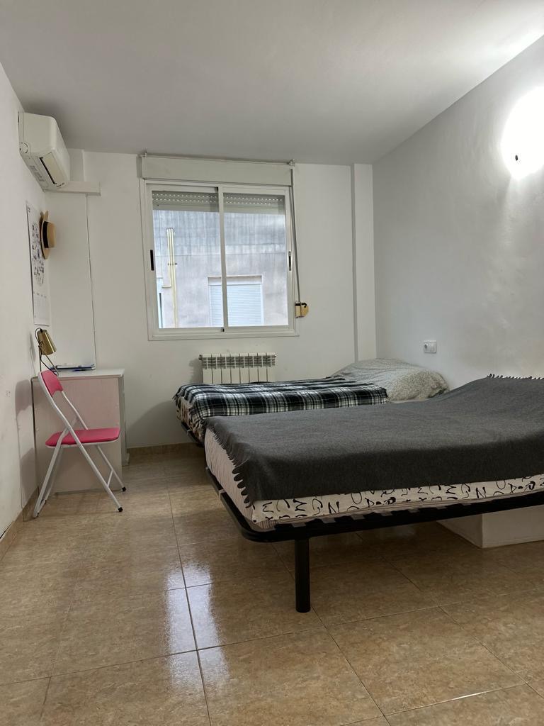 Se Alquila piso larga temporada en Coll d`en Rabassa