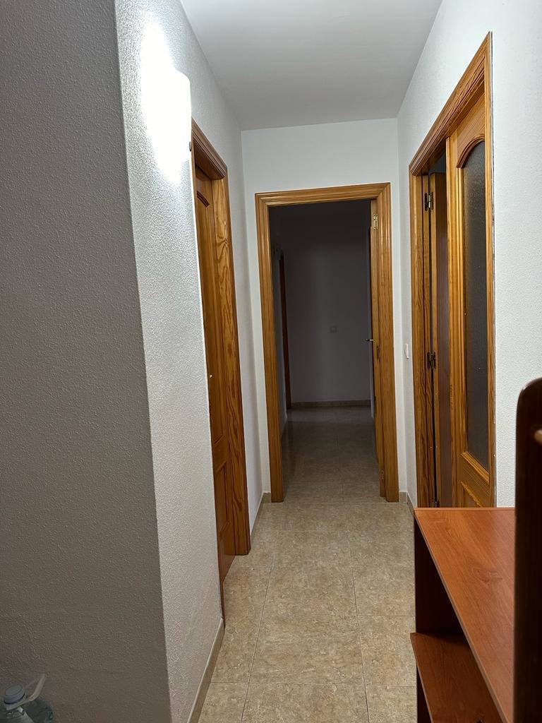 Se Alquila piso larga temporada en Coll d`en Rabassa