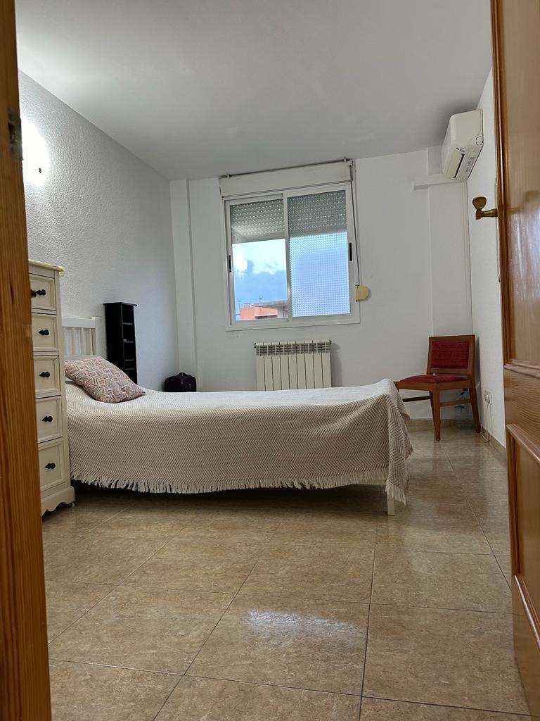 Se Alquila piso larga temporada en Coll d`en Rabassa