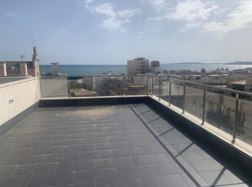 Fantastic Penthouse for rent with 2 terraces overlooking the sea