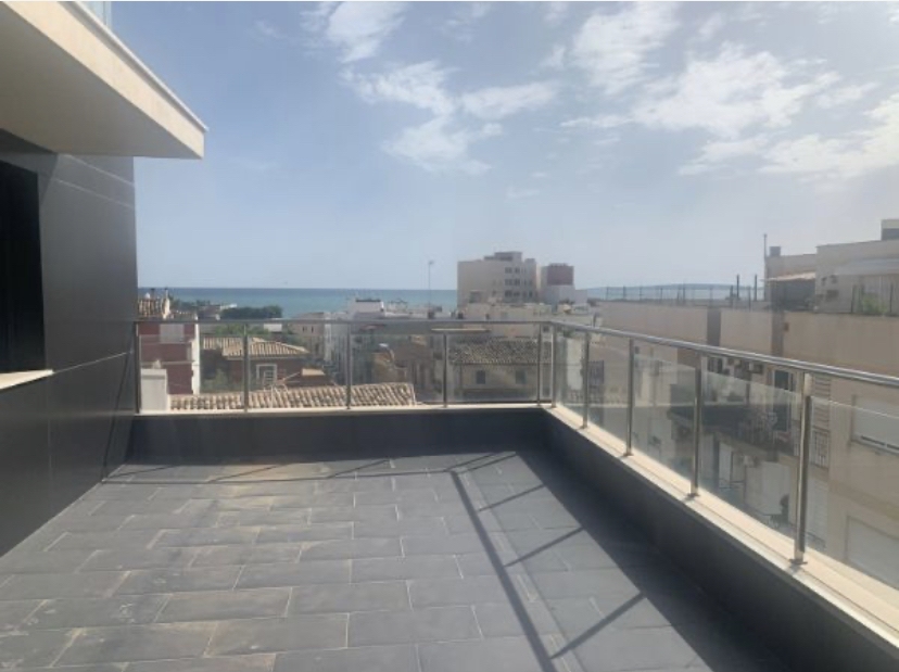 Fantastic Penthouse for rent with 2 terraces overlooking the sea