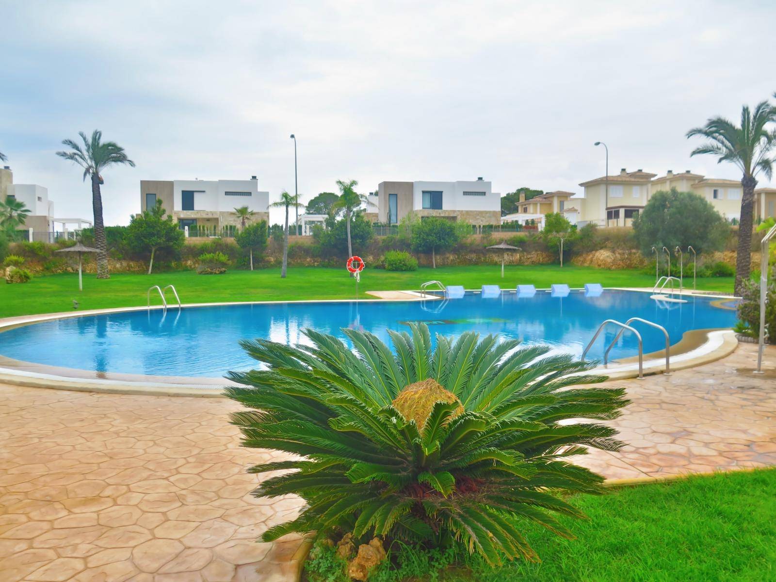 Bungalow en alquiler Cala murada con piscina comunitaria y jacuzzi