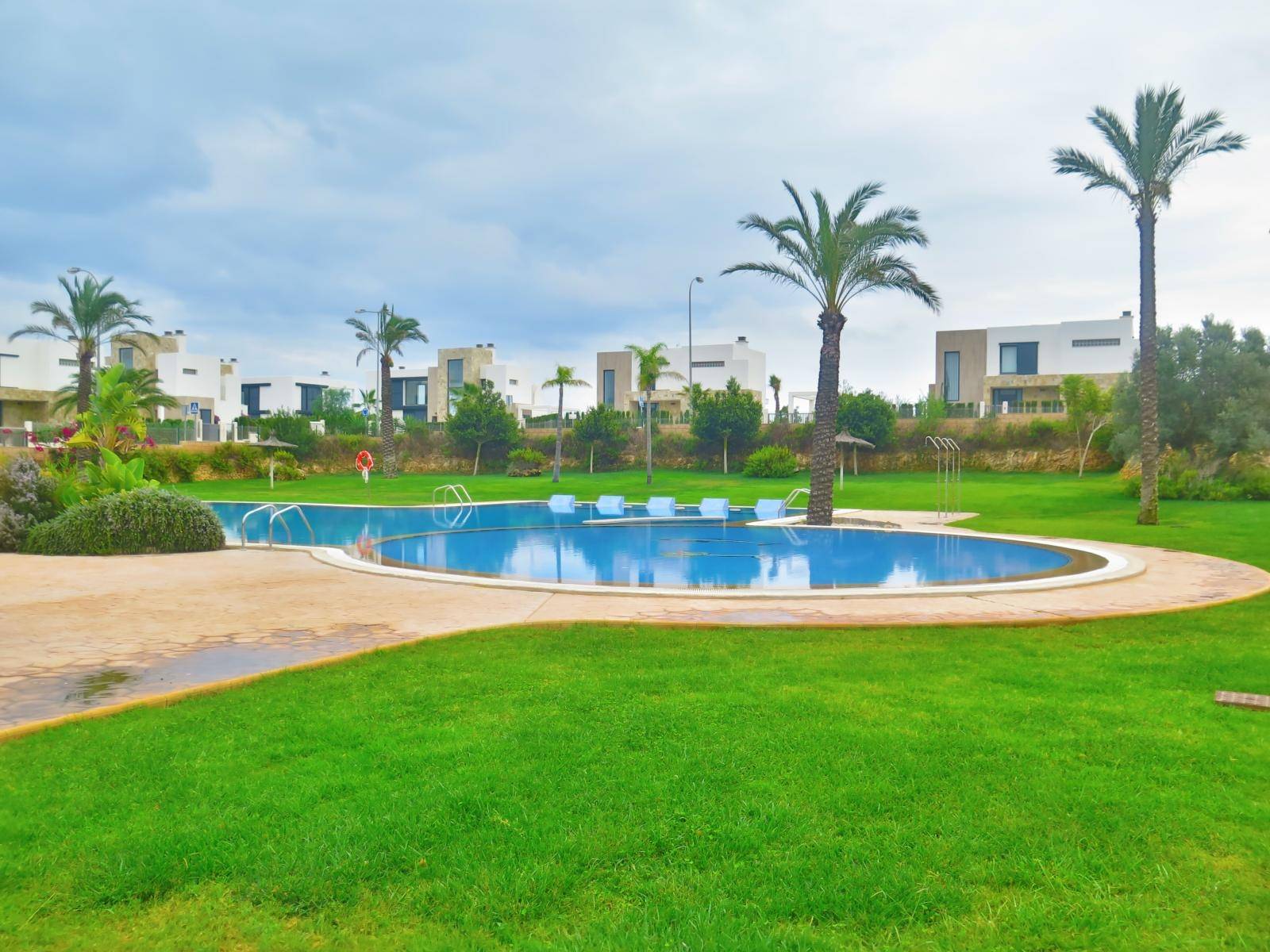 Bungalow for rent Cala murada with communal pool and jacuzzi