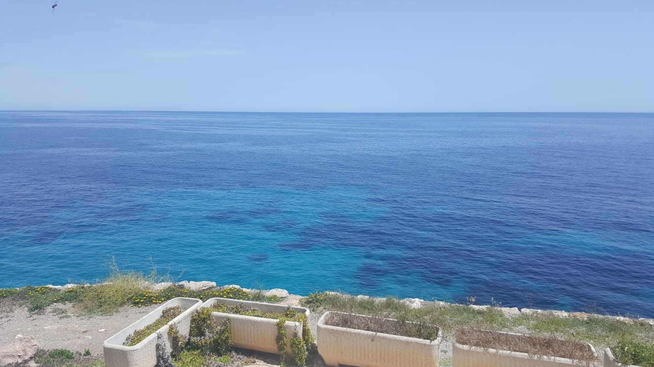ADOSADITO FRENTE AL MAR PARA VACACIONAR