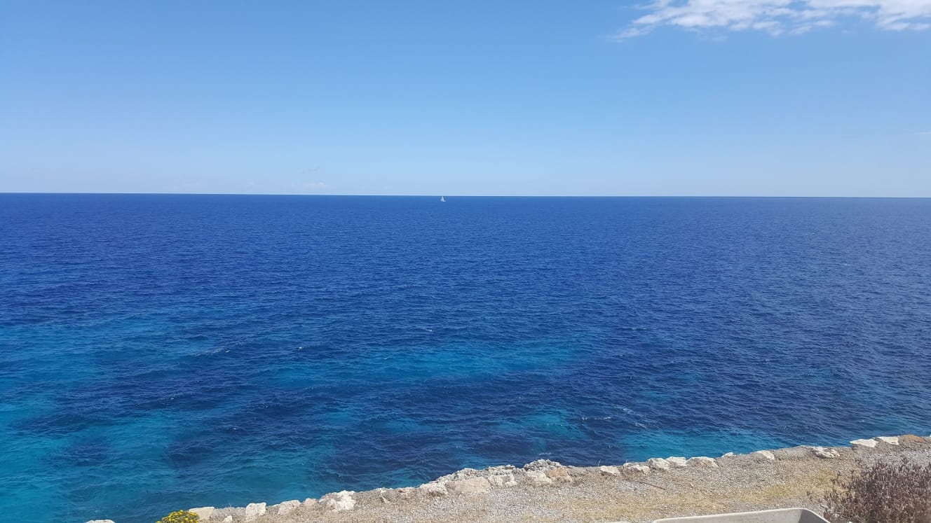 ADOSADITO FRENTE AL MAR PARA VACACIONAR